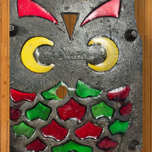 Set of 2 Vintage Cast Iron Owl Trivets Stained Glass Style Red Green Yellow MCM - Picture 3 of 6